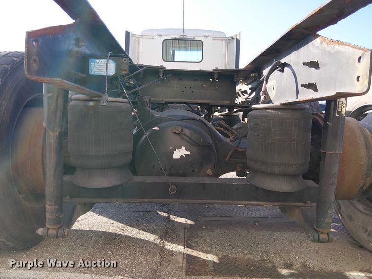 image for item YA6109 2019 Peterbilt 579 truck cab and chassis