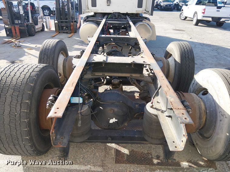 image for item YA6109 2019 Peterbilt 579 truck cab and chassis
