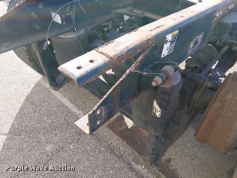 image for item YA6109 2019 Peterbilt 579 truck cab and chassis