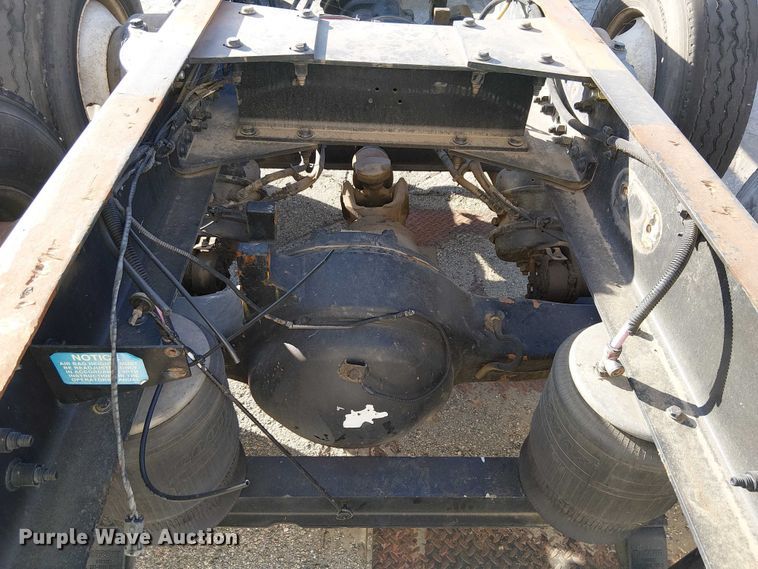 image for item YA6109 2019 Peterbilt 579 truck cab and chassis