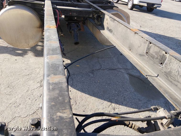 image for item YA6109 2019 Peterbilt 579 truck cab and chassis