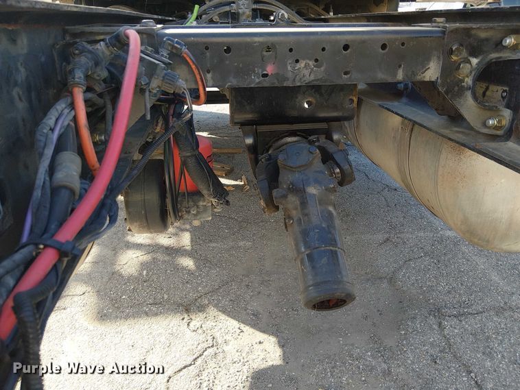 image for item YA6109 2019 Peterbilt 579 truck cab and chassis