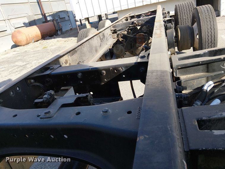 image for item YA6109 2019 Peterbilt 579 truck cab and chassis