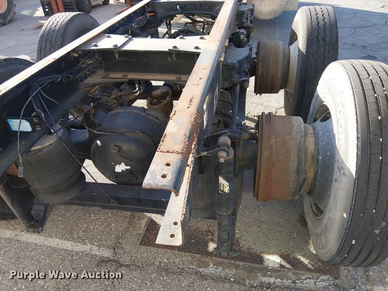 image for item YA6109 2019 Peterbilt 579 truck cab and chassis