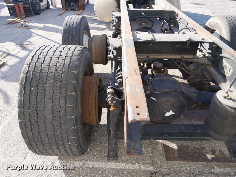 image for item YA6109 2019 Peterbilt 579 truck cab and chassis