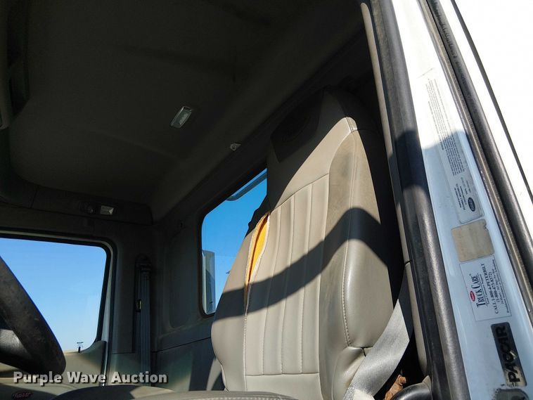 image for item YA6109 2019 Peterbilt 579 truck cab and chassis