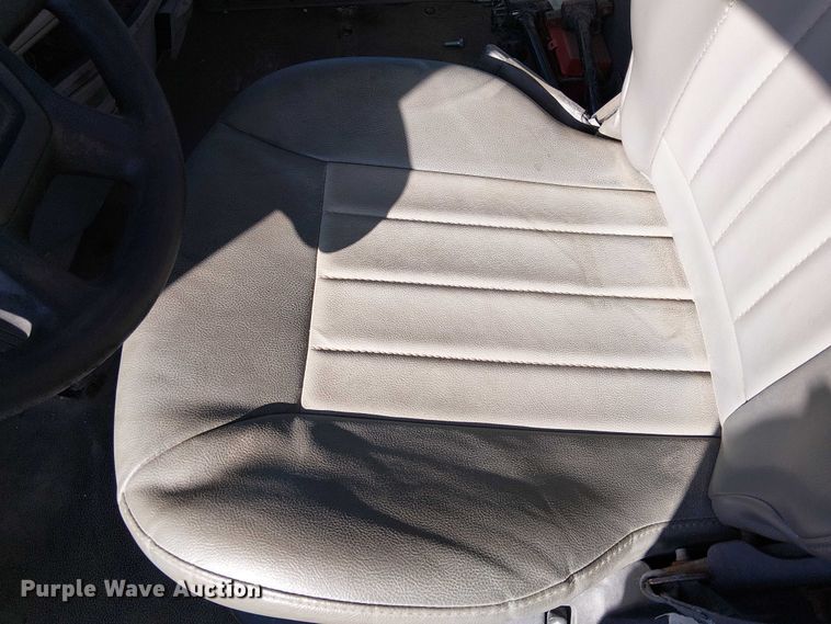 image for item YA6109 2019 Peterbilt 579 truck cab and chassis