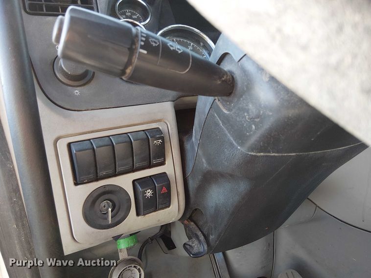 image for item YA6109 2019 Peterbilt 579 truck cab and chassis