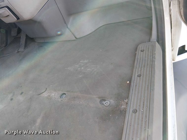 image for item YA6109 2019 Peterbilt 579 truck cab and chassis