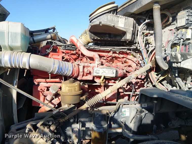 image for item YA6109 2019 Peterbilt 579 truck cab and chassis