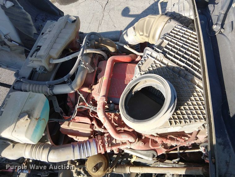 image for item YA6109 2019 Peterbilt 579 truck cab and chassis