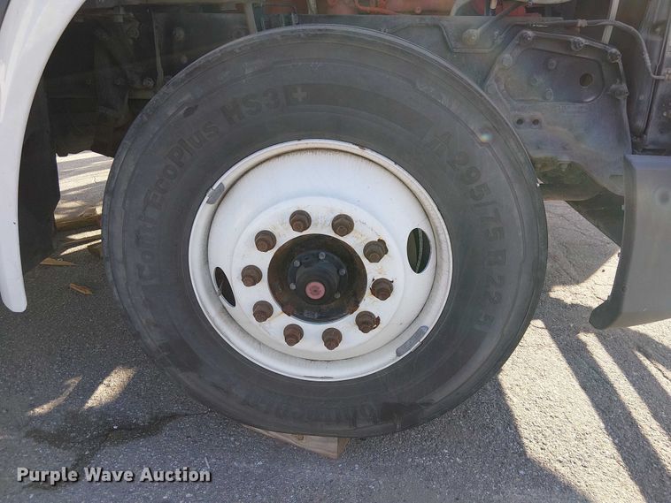 image for item YA6109 2019 Peterbilt 579 truck cab and chassis