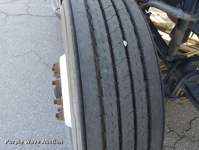 image for item YA6109 2019 Peterbilt 579 truck cab and chassis