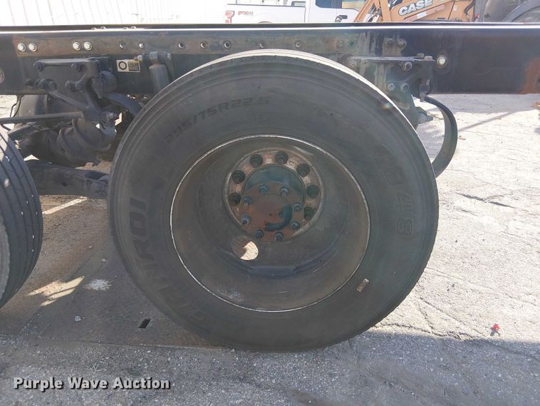 image for item YA6109 2019 Peterbilt 579 truck cab and chassis