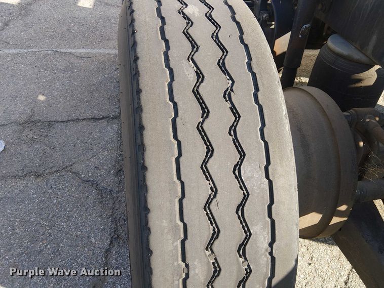 image for item YA6109 2019 Peterbilt 579 truck cab and chassis