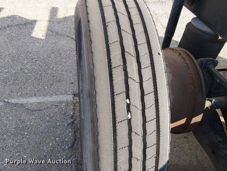 image for item YA6109 2019 Peterbilt 579 truck cab and chassis