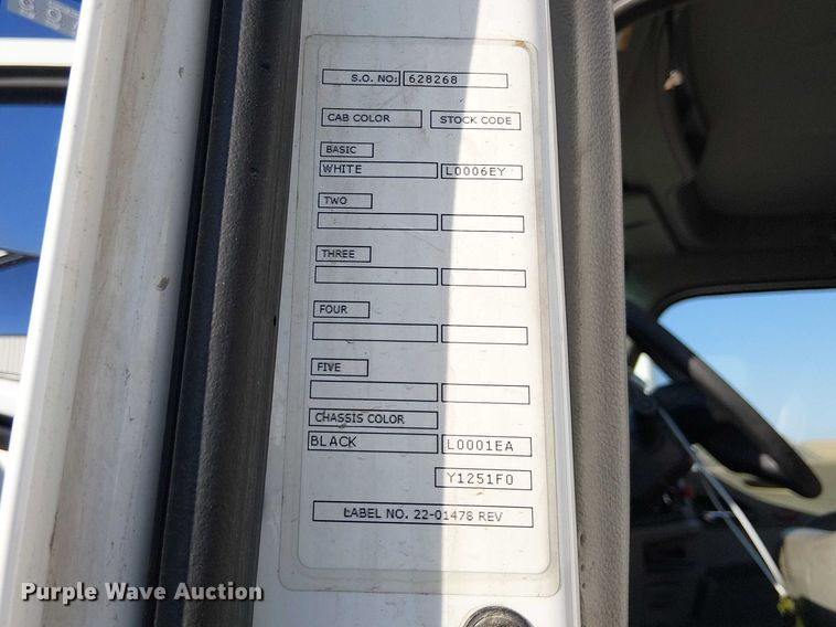 image for item YA6109 2019 Peterbilt 579 truck cab and chassis