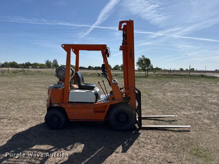 image for item DH1957 Toyota 4FG20 forklift