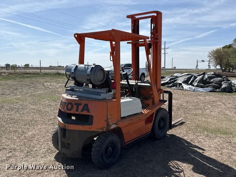 image for item DH1957 Toyota 4FG20 forklift