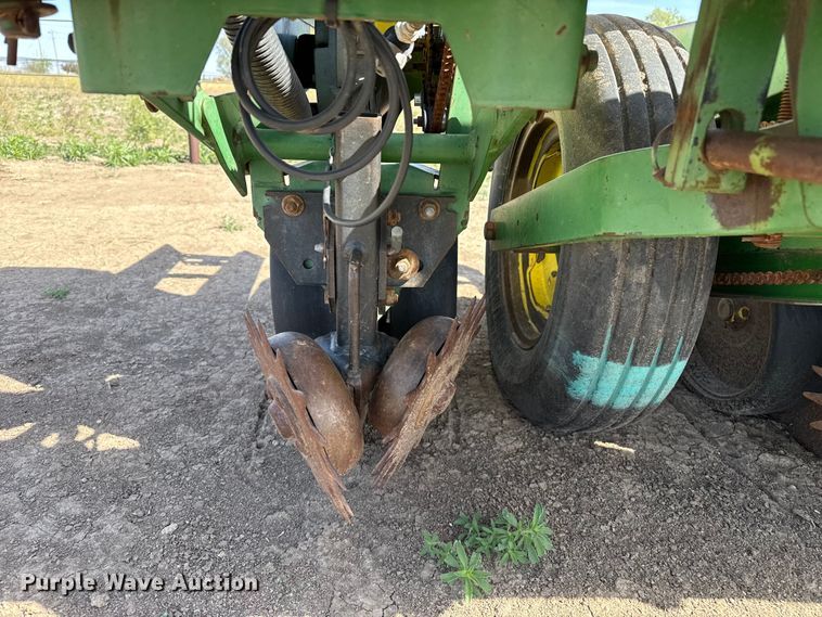image for item DH1958 John Deere 7300 no-till planter