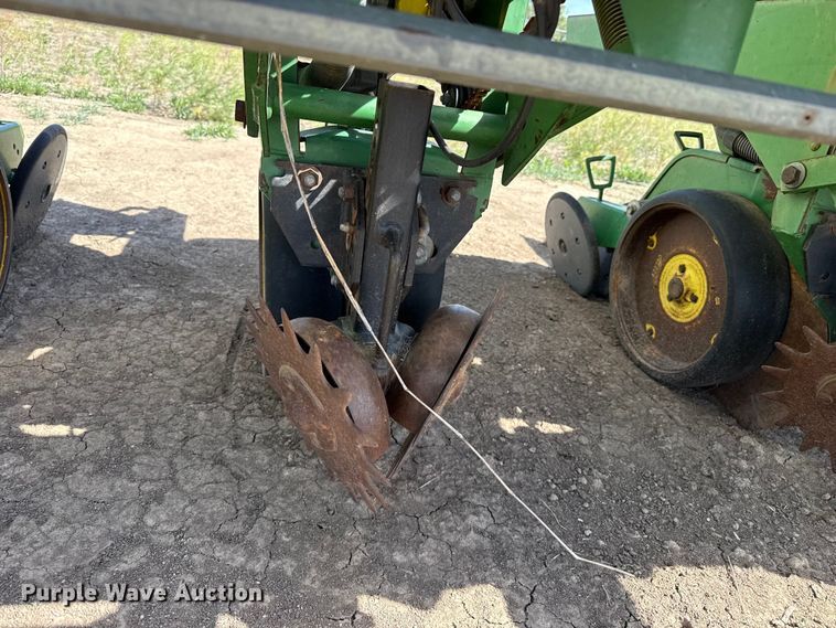 image for item DH1958 John Deere 7300 no-till planter