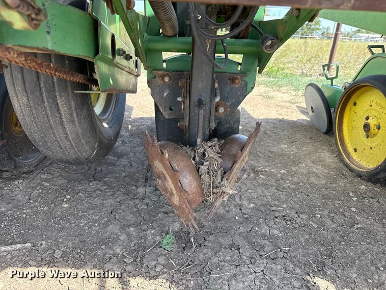 image for item DH1958 John Deere 7300 no-till planter
