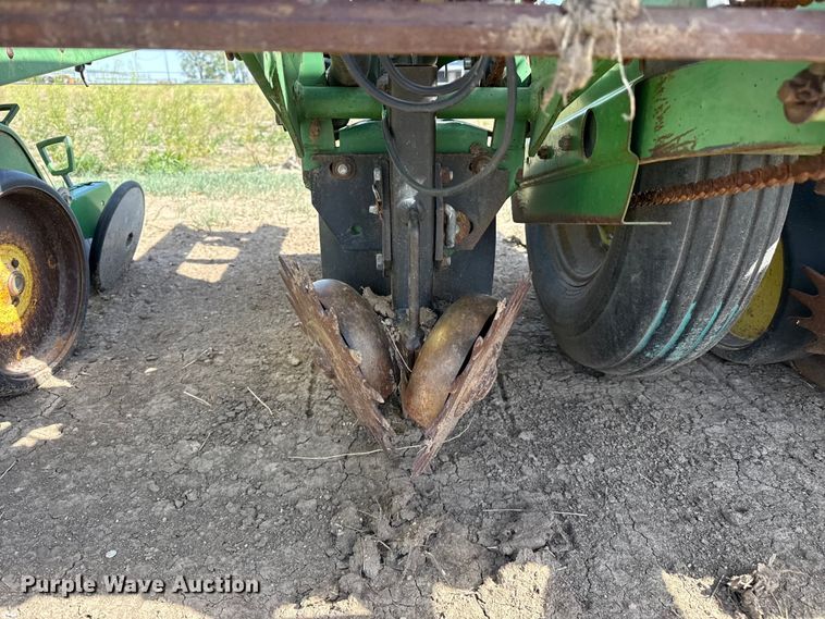 image for item DH1958 John Deere 7300 no-till planter