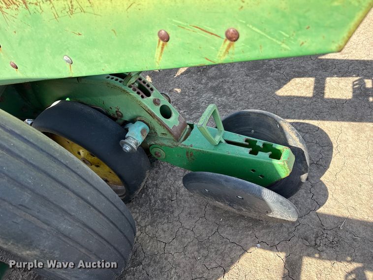 image for item DH1958 John Deere 7300 no-till planter