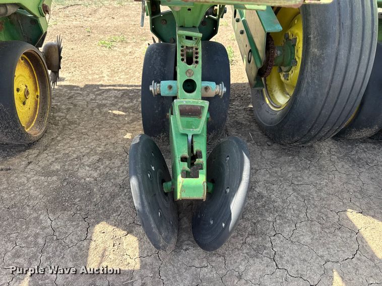 image for item DH1958 John Deere 7300 no-till planter