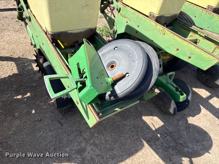 image for item DH1958 John Deere 7300 no-till planter