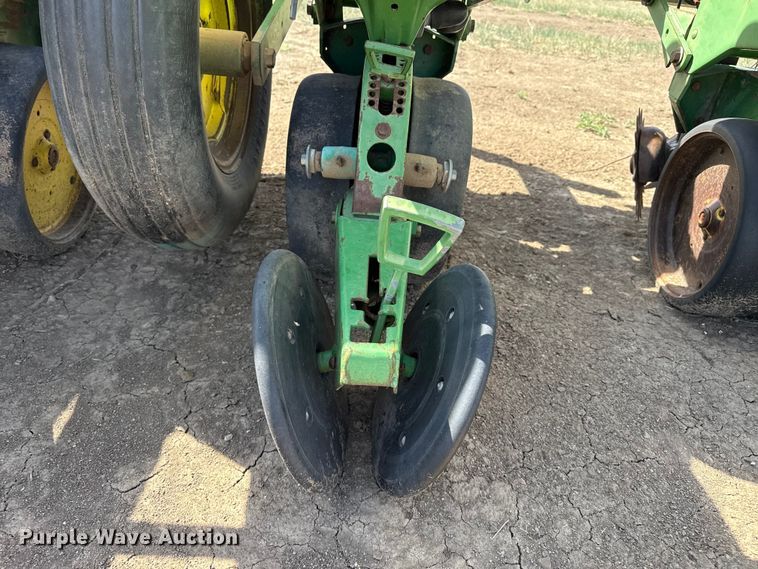 image for item DH1958 John Deere 7300 no-till planter