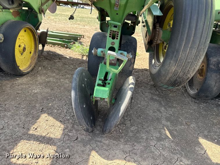 image for item DH1958 John Deere 7300 no-till planter