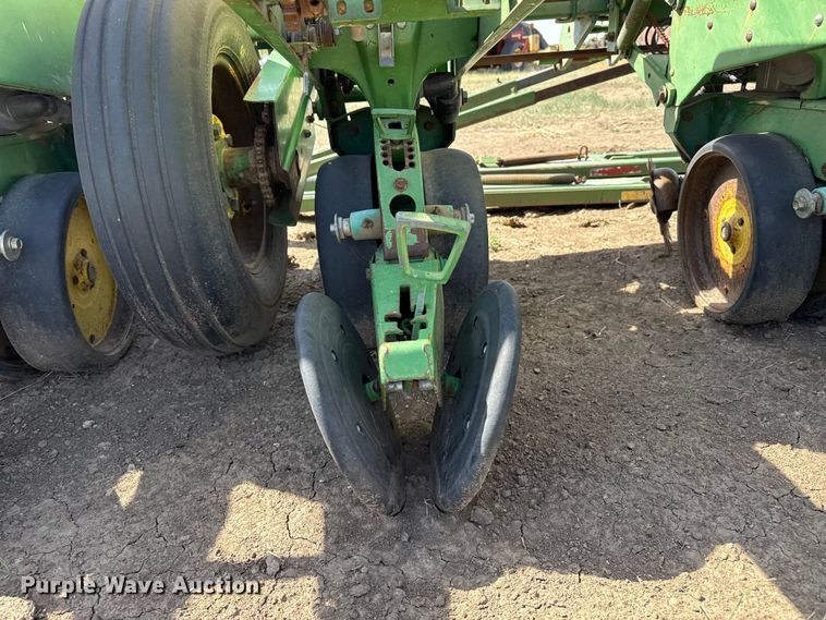 image for item DH1958 John Deere 7300 no-till planter