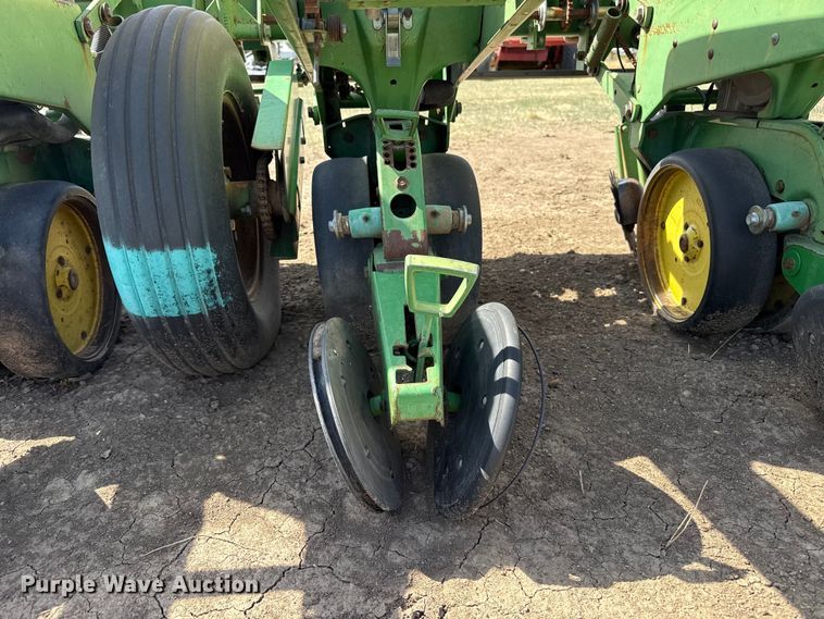 image for item DH1958 John Deere 7300 no-till planter
