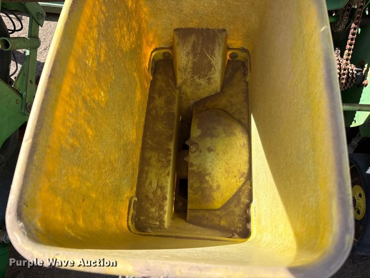 image for item DH1958 John Deere 7300 no-till planter