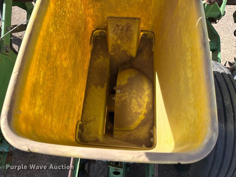 image for item DH1958 John Deere 7300 no-till planter