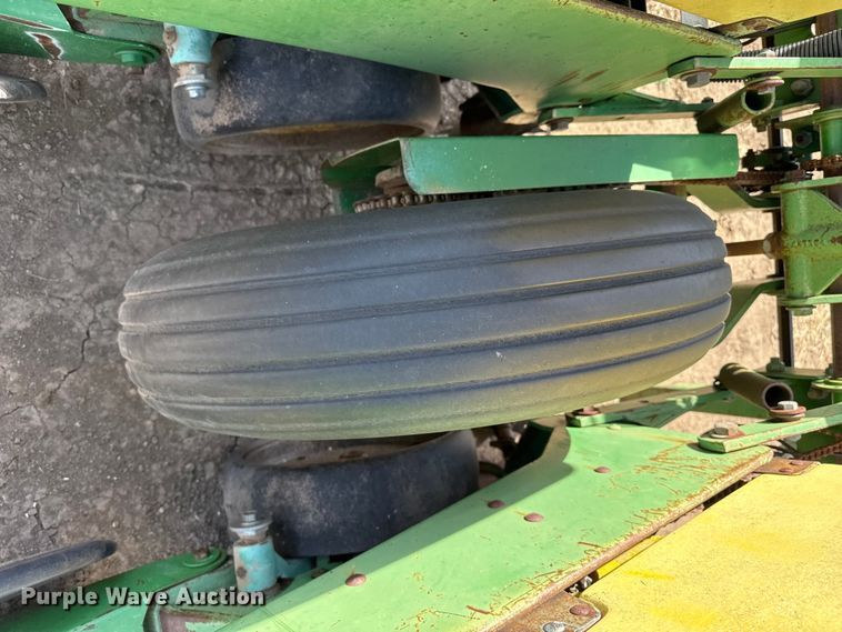 image for item DH1958 John Deere 7300 no-till planter