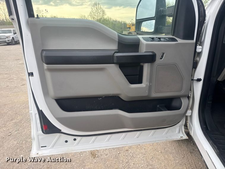 image for item DO8485 2020 Ford F250 Super Duty Ext. Cab pickup truck