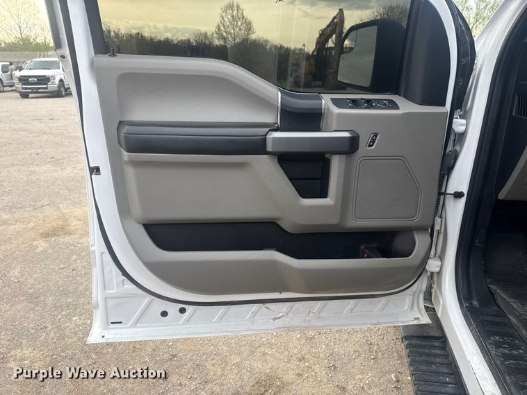 image for item DO8489 2020 Ford F150 Crew Cab pickup truck