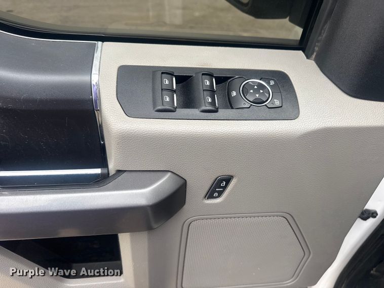 image for item DO8489 2020 Ford F150 Crew Cab pickup truck