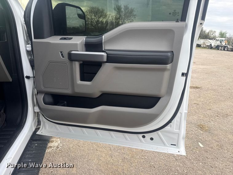 image for item DO8489 2020 Ford F150 Crew Cab pickup truck