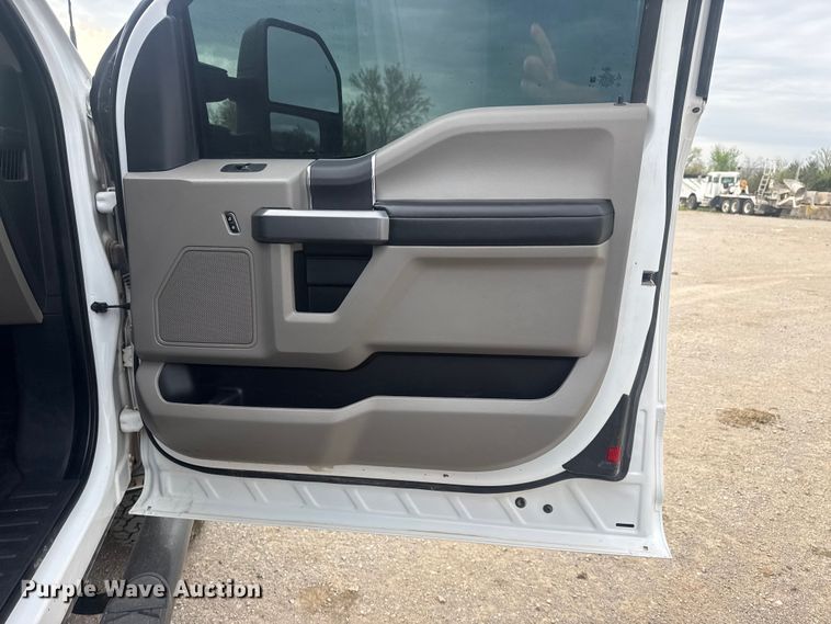 image for item DO8491 2022 Ford F250 Super Duty Ext. Cab pickup truck