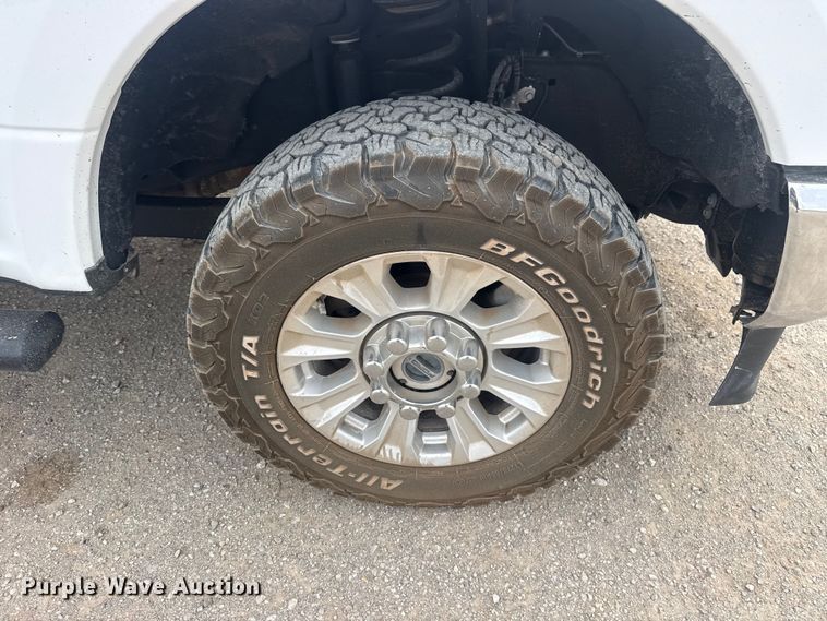 image for item DO8491 2022 Ford F250 Super Duty Ext. Cab pickup truck