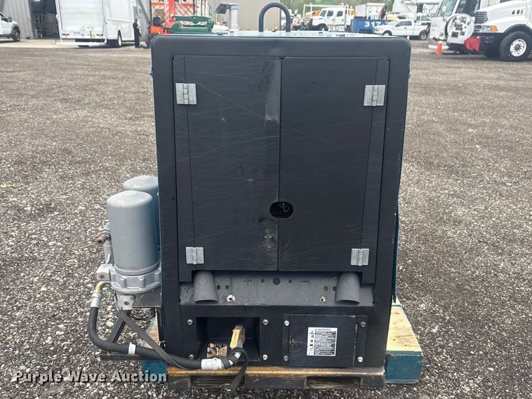 image for item DO8493 Miller Big Blue Air Pak welder/generator