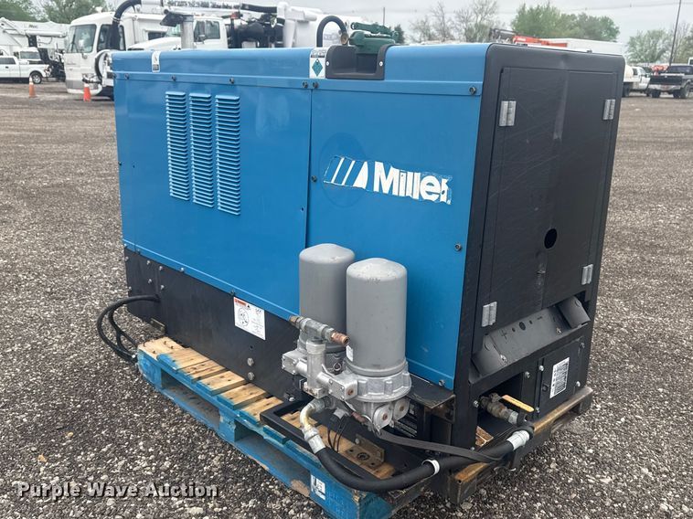 image for item DO8493 Miller Big Blue Air Pak welder/generator