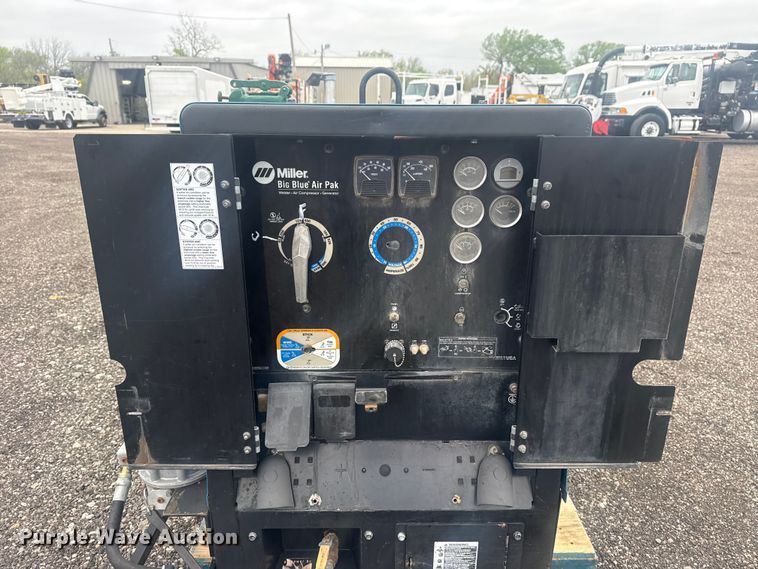 image for item DO8493 Miller Big Blue Air Pak welder/generator