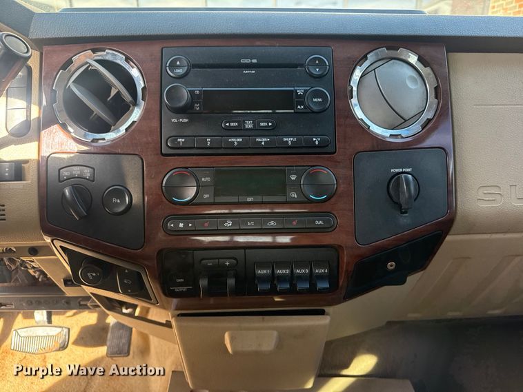 image for item DQ4263 2008 Ford F250 Super Duty Crew Cab pickup truck