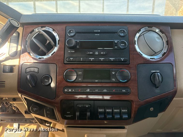 image for item DQ4263 2008 Ford F250 Super Duty Crew Cab pickup truck