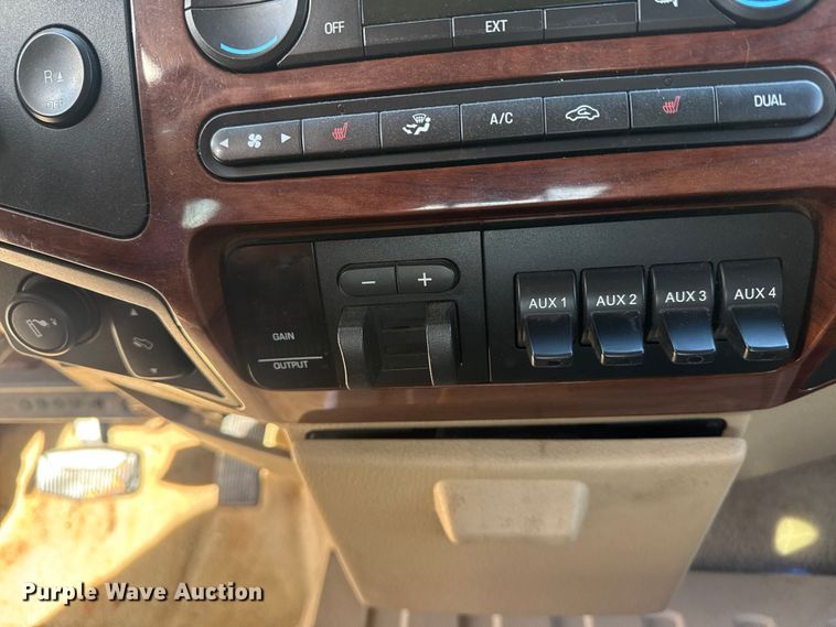 image for item DQ4263 2008 Ford F250 Super Duty Crew Cab pickup truck