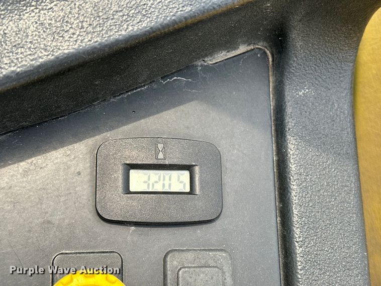 image for item DQ7761 2011 John Deere Z655 ZTR lawn mower